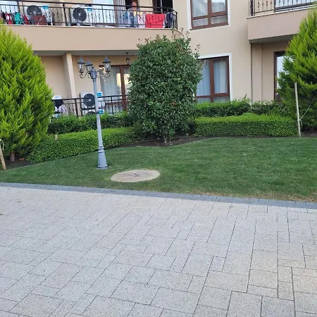 Aparthotel Helen's By The Sea Sveti Vlas