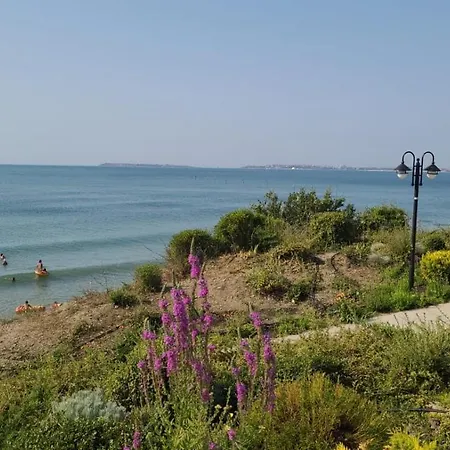 Helen's By The Sea