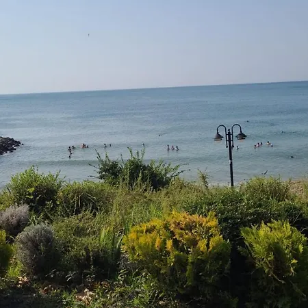 Helen's By The Sea アパートホテル *